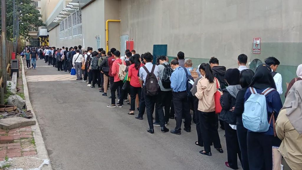 Pelamar Serbu Lowongan Trans Luxury Hotel di Cibubur