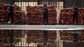 FOTO: Mentan Sidak, 133,5 Ton Bawang Bombai Ilegal Disita di Semarang