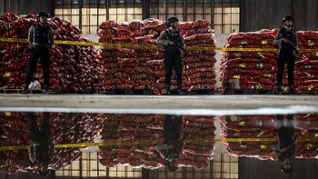 FOTO: Mentan Sidak, 133,5 Ton Bawang Bombai Ilegal Disita di Semarang
