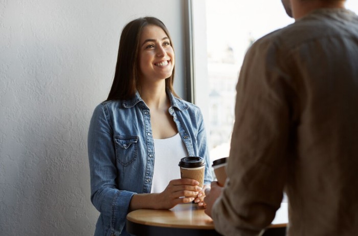 Taurus membutuhkan validasi dalam bentuk perhatian, kenyamanan, dan perlakuan istimewa. Mereka ingin merasa menjadi prioritas utama dalam hubungan./ Foto: freepik.com/cookie_studio