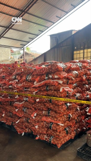 Mentan Amran Amankan 133,5 Ton Bawang Ilegal