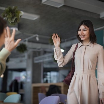 5 Bentuk Sopan Santun Berbagai Negara yang Ternyata Beda Jauh dari Indonesia