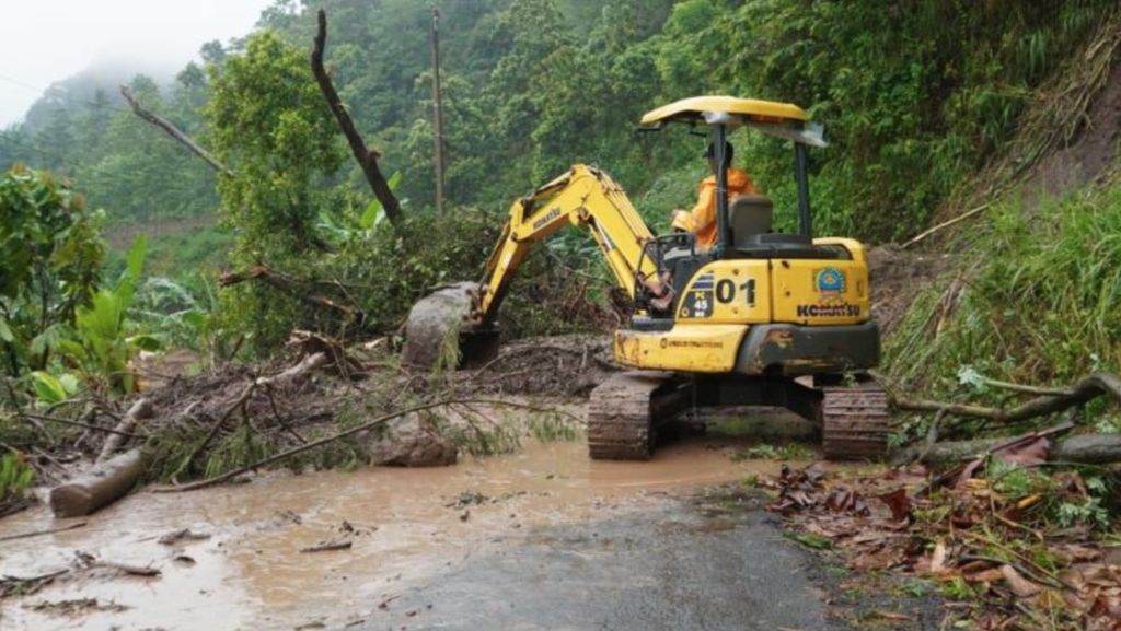 3.522 Warga Desa Tempur Jepara Terisolasi Akibat Longsor