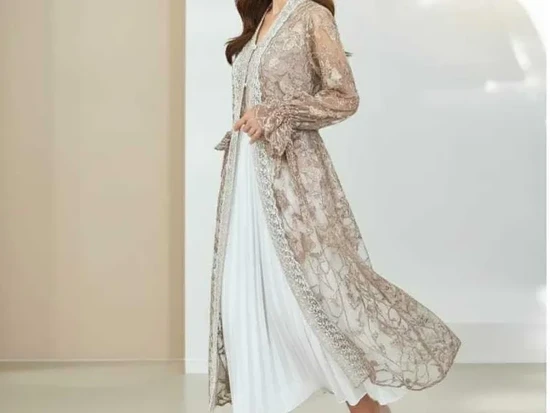 Outfit Kondangan Terasa Biasa? Pakai 2 Barang Ini Biar Kamu Tampil Anggun 