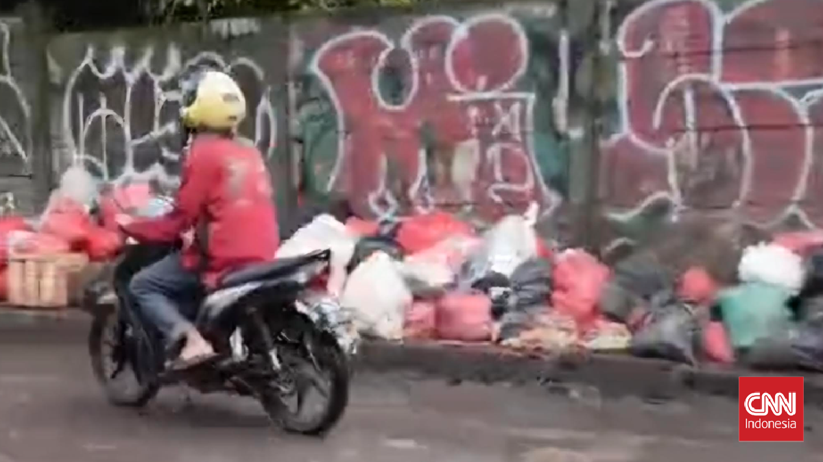 Tumpukan Sampah Kembali Muncul di Pasar Cimanggis Tangsel