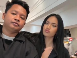 Dustin Tiffani Jaga Badan Harum Seharian Seperti Permintaan Istri