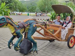 Dokar di Mandalika Tidak Ditarik Kuda, tapi Dinosaurus!