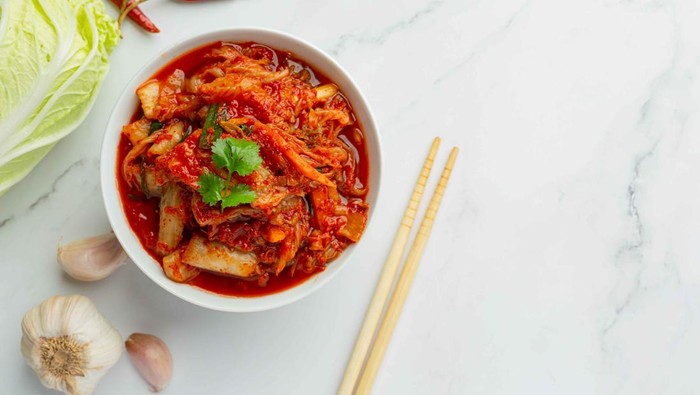 Konsumsi makanan fermentasi. Makanan fermentasi baik untuk kesehatan kulit/ Foto: freepik.com/ Freepik
