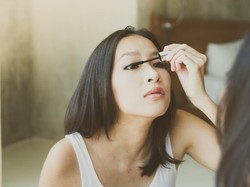 Waterproof Vs Water-Resistant Makeup: Mana yang Tepat untuk Kamu?