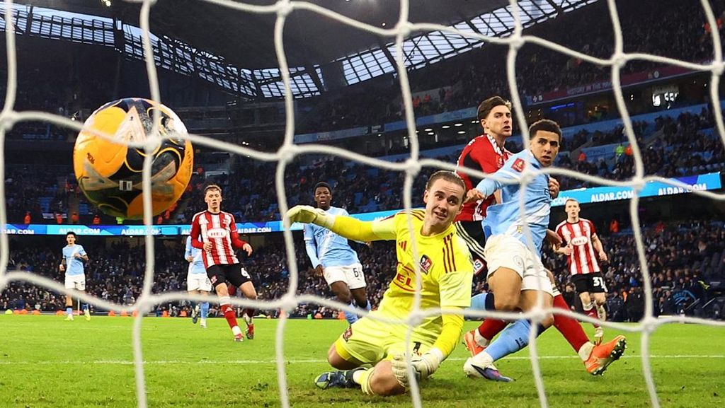 FOTO: Momen Gila Man City Bantai Exeter 10-1