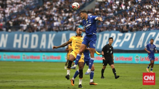 Manajemen Persib Bandung memberikan respons terkait perpindahan lokasi pertandingan melawan Persija Jakarta ke Stadion Segiri Samarinda.