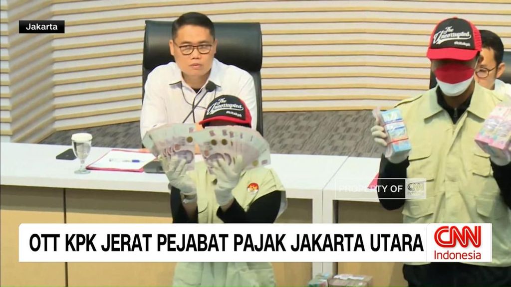 VIDEO: KPK Sita Bukti Rp6 Miliar dalam OTT Pegawai Pajak