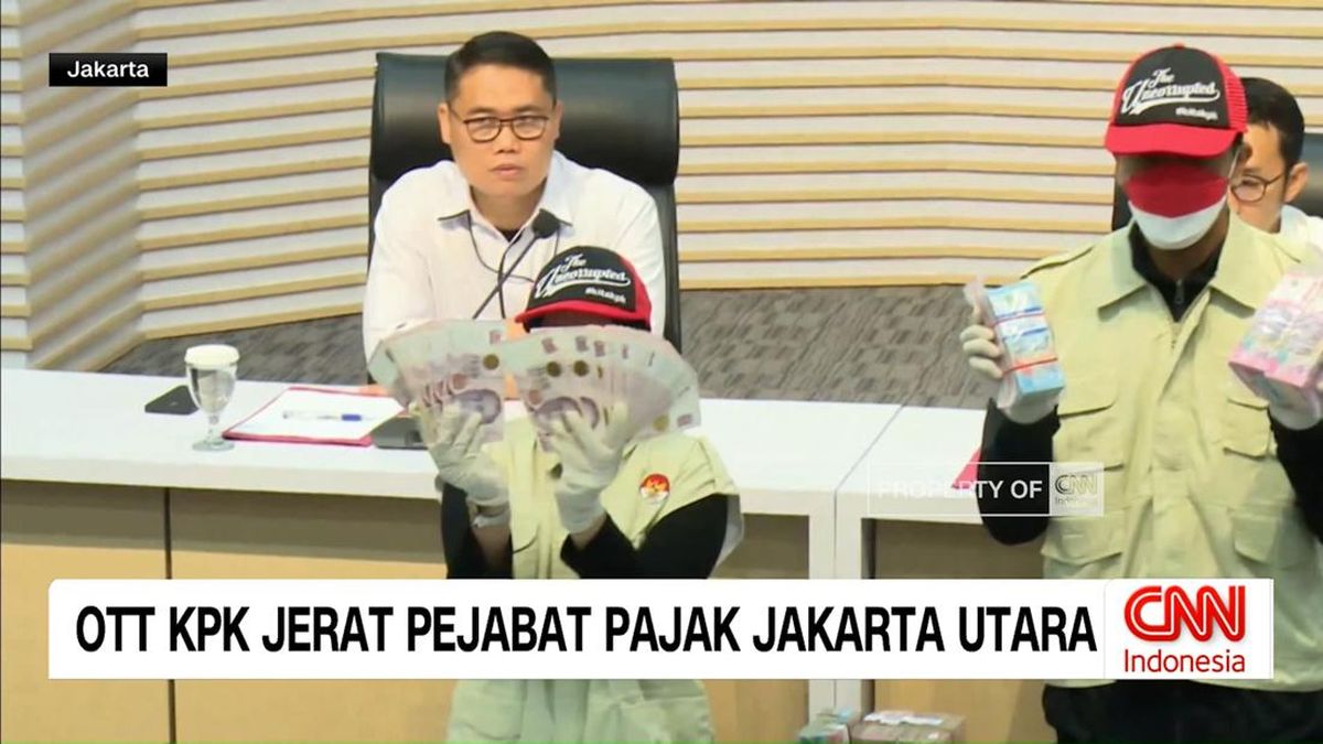 VIDEO: KPK Sita Bukti Rp6 Miliar dalam OTT Pegawai Pajak