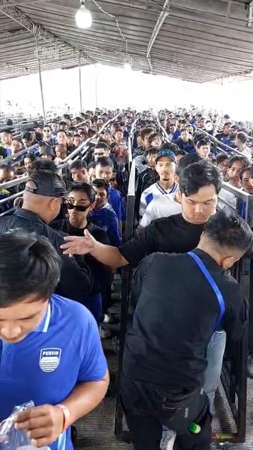 Ribuan Bobotoh Mulai Penuhi GBLA Jelang Persib vs Persija