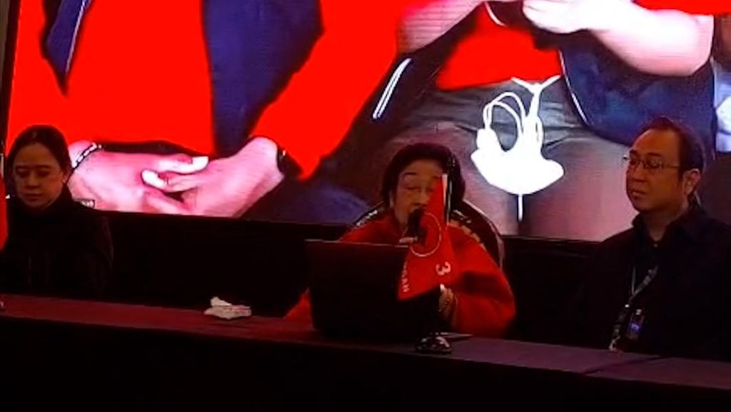 Momen Megawati Video Call Tim Bantuan Bencana PDIP di Sumatra