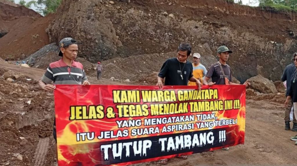 Ramai-ramai Warga Tolak Aktivitas Tambang di Kaki Gunung Slamet