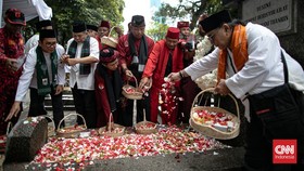 FOTO: Pramono Anung dan Para Tokoh Betawi Ziarah Makam M. H Thamrin