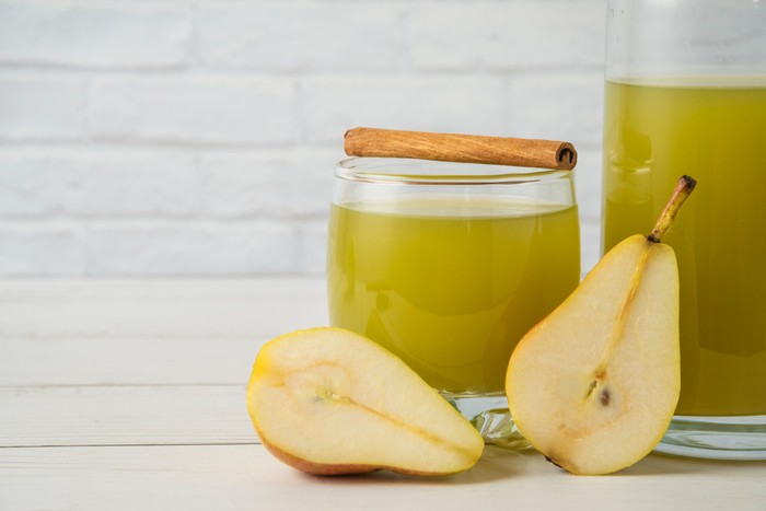 Jus pir mengandung lebih banyak sorbitol dibandingkan jus apel. Minuman ini juga sering direkomendasikan untuk anak-anak yang mengalami sembelit karena rasanya yang enak dan efeknya yang lembut pada sistem pencernaan.