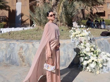 7 Potret Alyssa Daguise Hadiri Pesta Pernikahan di Maroko, Makin Glowing Pamer Baby Bump