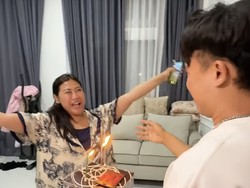 7 Momen Boiyen Menangis Rayakan Ultah ke-39 di Tengah Kasus Sang Suami