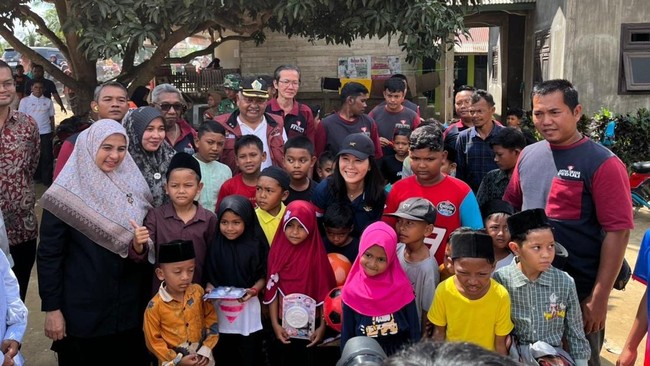 Wamen PPPA Veronica Tan kunjungi warga terdampak banjir di Aceh Timur, mendorong peran perempuan dan budidaya microgreen untuk ketahanan pangan keluarga.