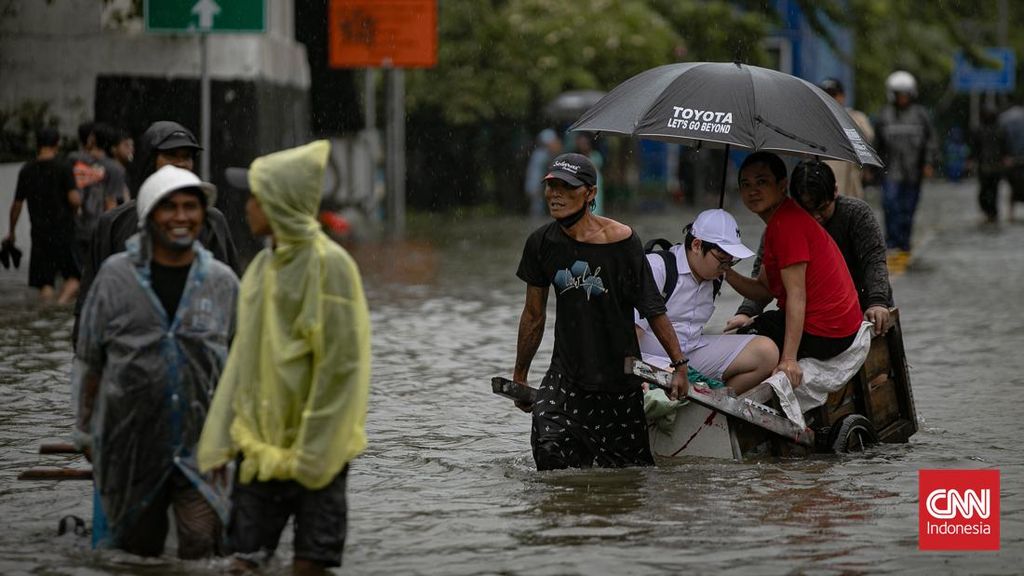 11 RT di Jakarta Masih Terendam Banjir, Ribuan Orang Mengungsi
