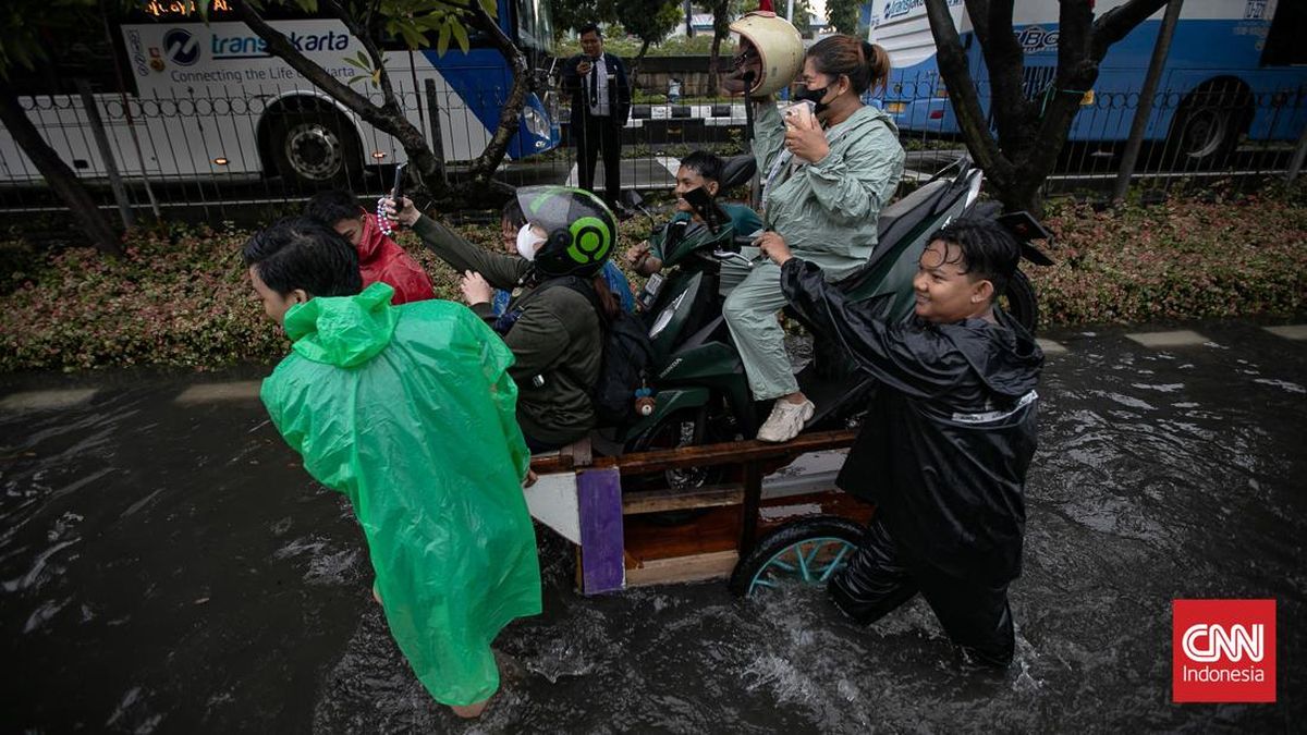 Banjir Jakarta Meluas Malam Ini, Rendam 132 RT dan 22 Jalan