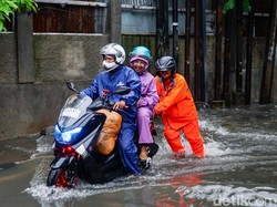 Yakin Mau Terobos Banjir? Pikirin Ini Dulu Deh