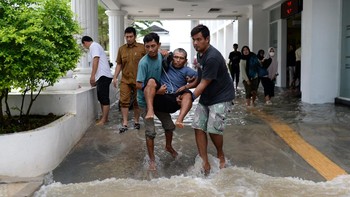FOTO: Banjir di Kota Serang Rendam Rumah Warga hingga Rumah Sakit