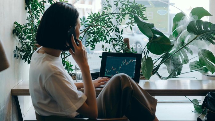 Cancer diprediksi lancar finansial sejak 2026. Kelimpahan finansial bisa didapatkan dari properti atau bisnis keluarga.