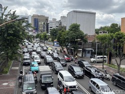 Awas! Kawasan Tunjungan Plaza Surabaya Macet Imbas Demo Buruh Pakerin