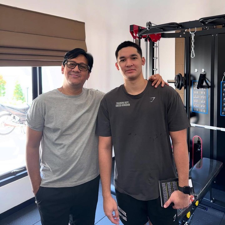 <p>Anak pertama Andre Taulany, Ardio Raihansyah Taulany atau akrab disapa Dio, saat ini tengah menempuh pendidikan di Inggris. Dio diketahui melanjutkan studi perguruan tinggi di Bayes Business School di London, Inggris. (Foto: Instagram @andreastaulany)</p>