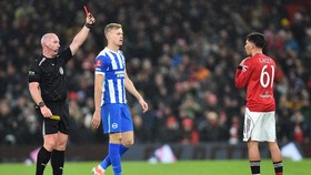 Kartu Merah Lawan Brighton, Wonderkid MU Nangis dan Minta Maaf