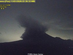 Gunung Semeru Kembali Erupsi, Luncurkan Awan Panas Sejauh 5 Km