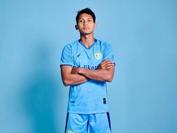 Hendro Siswanto, Penyelamat Persela di Tengah Krisis Lini Belakang
