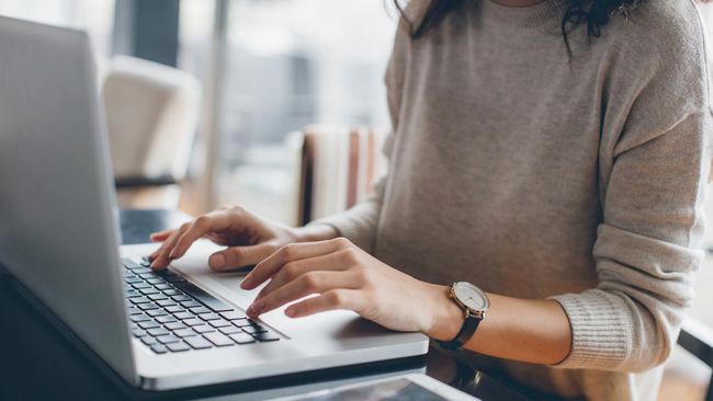 Aturan unggah foto dan cara upload yang benar perlu dipahami agar proses verifikasi tidak mengalami kendala bahkan berujung gagal simpan permanen akun.