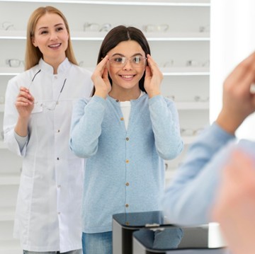 Penglihatan Buram Tapi Enggan Pakai Kacamata? Ini 6 Risiko yang Perlu Diketahui