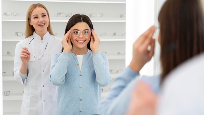 Penglihatan Buram Tapi Enggan Pakai Kacamata? Ini 6 Risiko yang Perlu Diketahui