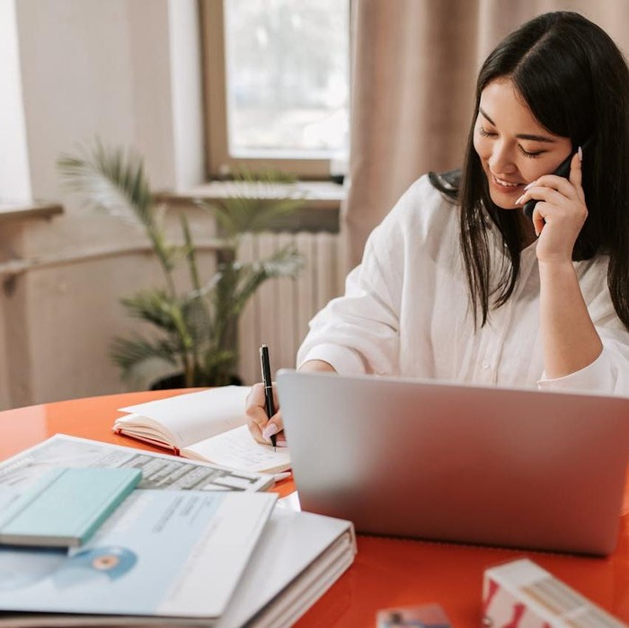 Taurus merupakan zodiak yang penuh dengan ketekunan, kesabaran, dan komitmen tinggi. Bekerja secara konsisten tanpa kehilangan fokus.