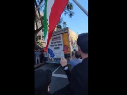 Video: Truk Tabrak Kerumunan Massa Aksi Solidaritas untuk Iran di Los Angeles