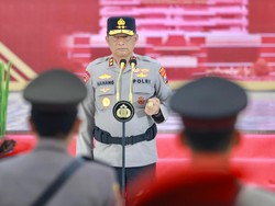 Pesan Mendalam Kapolda Jatim Saat Pimpin Sertijab 28 PJU-Kapolres