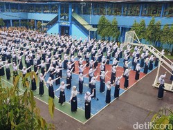 Suasana Ceria Hari Pertama Semester Genap di SMPN 1 Ciamis