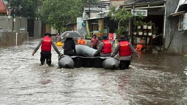 Banjir terjadi di sejumlah wilayah di Pulau Jawa akibat curah hujan tinggi, berikut daftarnya.
