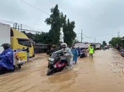 Jalur Pantura Kudus-Pati Banjir Pagi Ini, Banyak Motor Mogok