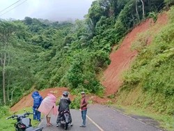 Longsor Manggarai Tutup Jalan Nasional, Jalur Vital BBM Lumpuh