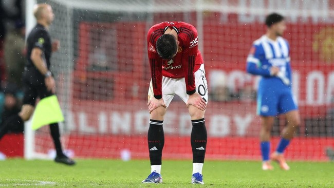 Manchester United kalah dari Brighton & Hove Albion di ajang Piala FA. Kekalahan tersebut membuat peluang MU meraih gelar hanya tinggal ada di Liga Inggris.