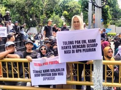 Bukan Madas, Demo Bawa Sapi di DPRD Surabaya Menolak Rencana Ini