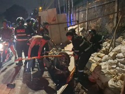 Pria di Bogor Dikeroyok Gerombolan Pemotor hingga Nyungsruk ke Lubang Galian