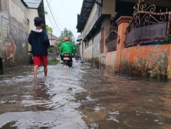 3 Perumahan di Bekasi Banjir Imbas Hujan Deras, Ketinggian Air Capai 30 Cm