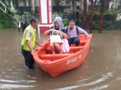 28 RT dan 46 Ruas Jalan Jakarta Tergenang Banjir per Siang Ini